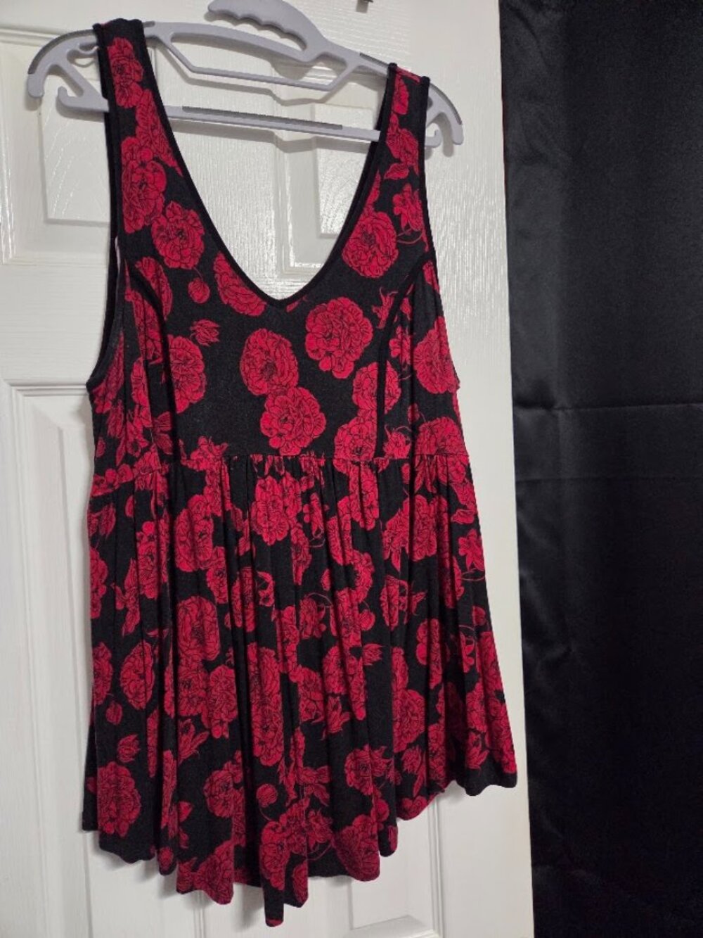 Torrid Super Soft Black Red Floral Babydoll Tank Top 2X 18/20